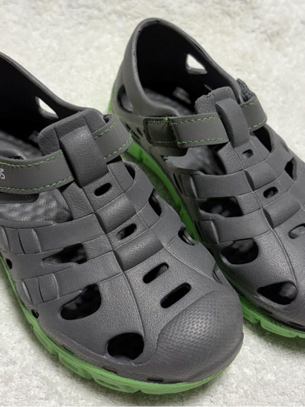 Zoogs Kids Water Shoes Size 12/12.5 Gray Green 🌿